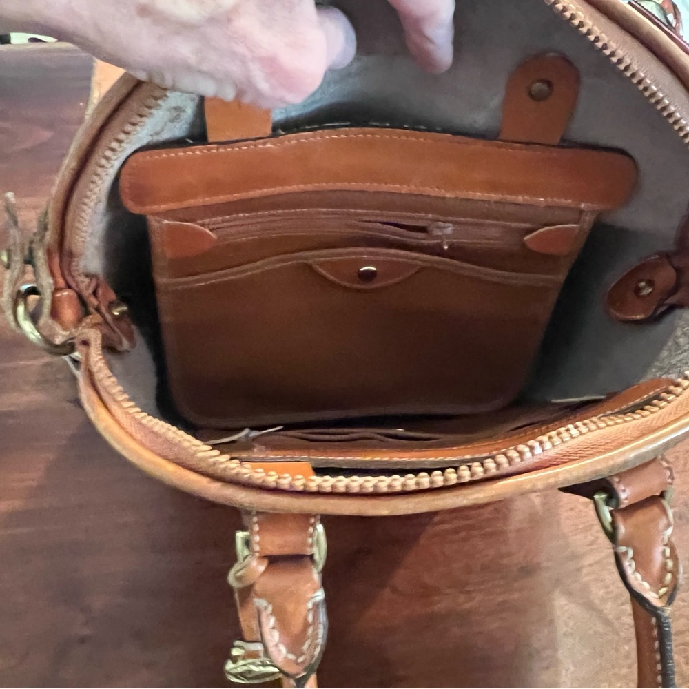 Dooney and Bourke purse - Picture 5 of 5
